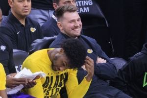 詹姆斯受伤的蝴蝶效应:东契奇MVP概率增加 布朗尼或得到更多时间 詹姆斯受伤的蝴蝶效应:东契奇MVP概率增加 布朗尼或得到更多时间