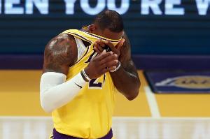 阿里纳斯:詹姆斯已经给NBA做了22年推广了 给自己做个推广怎么了 阿里纳斯:詹姆斯已经给NBA做了22年推广了 给自己做个推广怎么了