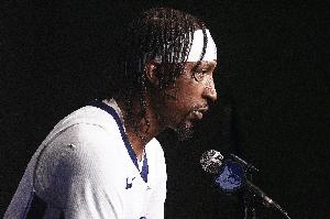 三分还是在线!波普上半场三分3中2拿到6分 另有2篮板1助攻 三分还是在线!波普上半场三分3中2拿到6分 另有2篮板1助攻