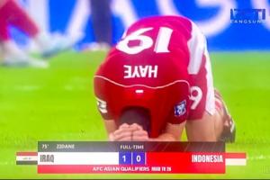 世界杯梦碎!印尼出局众球员失落哭泣,抱头跪地痛哭情难自已😭 世界杯梦碎!印尼出局众球员失落哭泣,抱头跪地痛哭情难自已😭