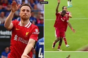 永不独行!巴贝尔昨晚传奇赛绝杀后模仿若塔庆祝动作,向其致敬 永不独行!巴贝尔昨晚传奇赛绝杀后模仿若塔庆祝动作,向其致敬