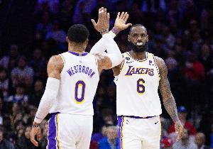 丹尼-格林:威少无球可打不是詹姆斯的错 他离开湖人后又打了几年 丹尼-格林:威少无球可打不是詹姆斯的错 他离开湖人后又打了几年