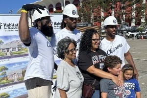 展现团队凝聚力!快船全员参加当地社区活动 与球迷暖心互动! 展现团队凝聚力!快船全员参加当地社区活动 与球迷暖心互动!