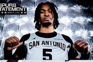 马刺新赛季宣告版球衣发布!卡斯尔上身展示 这款球衣颜值如何? 马刺新赛季宣告版球衣发布!卡斯尔上身展示 这款球衣颜值如何?