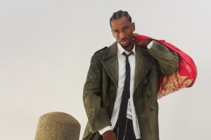 亚历山大:不爱出门但享受搭配衣服的时光 能在衣帽间试几个小时 亚历山大:不爱出门但享受搭配衣服的时光 能在衣帽间试几个小时