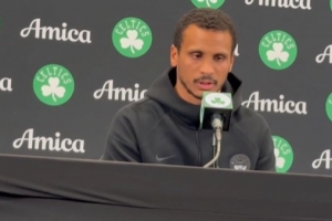 马祖拉谈安芬尼-西蒙斯:他必须理解每个攻防回合都要有对抗强度 马祖拉谈安芬尼-西蒙斯:他必须理解每个攻防回合都要有对抗强度