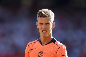 记者:奥尔莫左腿比目鱼肌轻微撕裂,只需要休养2-3周 记者:奥尔莫左腿比目鱼肌轻微撕裂,只需要休养2-3周