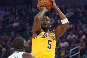 雷迪克:艾顿在挡拆中发挥出色 甚至还有一些机会队友没能找到他 雷迪克:艾顿在挡拆中发挥出色 甚至还有一些机会队友没能找到他