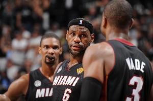 余华:李秋平当年预测三巨头热火必胜小牛 人物太活跃作者难把控 余华:李秋平当年预测三巨头热火必胜小牛 人物太活跃作者难把控