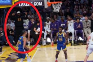 拉拉维亚连续两个空篮不中😂老詹站起本想抱头变成鼓掌欢呼 拉拉维亚连续两个空篮不中😂老詹站起本想抱头变成鼓掌欢呼