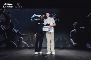韦德出席签约仪式!李宁旗下品牌韦德之道签约篮网8号秀杰明 韦德出席签约仪式!李宁旗下品牌韦德之道签约篮网8号秀杰明