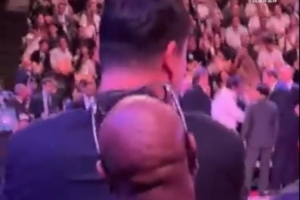 受害者+1!博主吐槽:当你花2千$看中国赛 发现坐你前面的是姚明 受害者+1!博主吐槽:当你花2千$看中国赛 发现坐你前面的是姚明