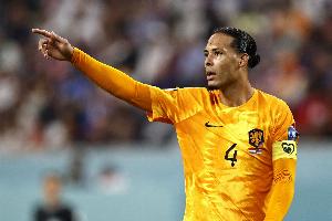 范迪克:荷兰中卫位置竞争非常激烈,但廷伯目前状态极佳 范迪克:荷兰中卫位置竞争非常激烈,但廷伯目前状态极佳