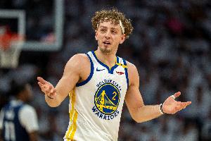 科尔谈首发二号位选择:还没确定 但波杰姆肯定会出战很长时间 科尔谈首发二号位选择:还没确定 但波杰姆肯定会出战很长时间