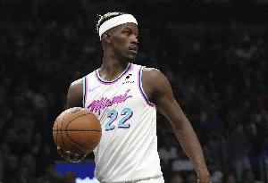 热火记者:巴特勒在时更衣室气氛微妙 掌控欲太强 听啥歌他说了算 热火记者:巴特勒在时更衣室气氛微妙 掌控欲太强 听啥歌他说了算