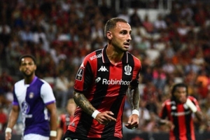 意媒:尤文可能冬窗再次尝试签尼斯右后卫克劳斯,他合同明夏到期 意媒:尤文可能冬窗再次尝试签尼斯右后卫克劳斯,他合同明夏到期