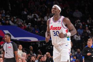 纳斯:4号位有空缺博纳是人选之一 他与恩比德搭档更多会打5号位 纳斯:4号位有空缺博纳是人选之一 他与恩比德搭档更多会打5号位