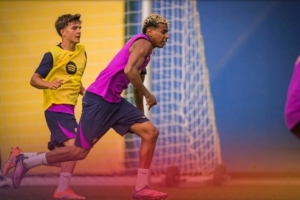 伤员回归!巴萨官方:费尔明和亚马尔随队参与今日合练 伤员回归!巴萨官方:费尔明和亚马尔随队参与今日合练