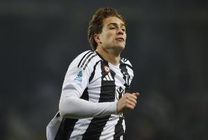 有意挖角👀土媒:利物浦密切关注伊尔迪兹,派球探考察其表现 有意挖角👀土媒:利物浦密切关注伊尔迪兹,派球探考察其表现