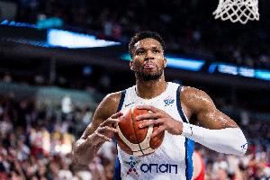 巴克利谈字母哥:这些顶级球星似乎觉得自己天生就该年年争冠 巴克利谈字母哥:这些顶级球星似乎觉得自己天生就该年年争冠