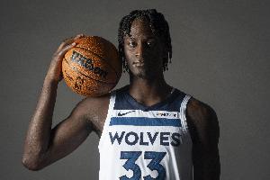 莱昂纳德-米勒:打替补也不会影响到我 我要做的就是每天努力训练 莱昂纳德-米勒:打替补也不会影响到我 我要做的就是每天努力训练