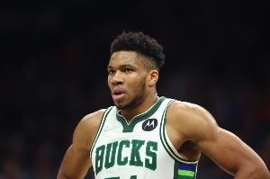 Stein:字母若被交易不会是在赛季中期 新赛季或将是最后的考察期 Stein:字母若被交易不会是在赛季中期 新赛季或将是最后的考察期