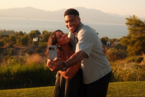 坚持就是胜利!字母哥:初次见到妻子我很害羞 曾在2015年被拒绝 坚持就是胜利!字母哥:初次见到妻子我很害羞 曾在2015年被拒绝