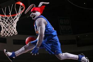 东部冠军25周年庆!前76人吉祥物极速兔子“嘻哈”将在新赛季回归 东部冠军25周年庆!前76人吉祥物极速兔子“嘻哈”将在新赛季回归