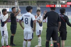 什么剧情?泰国队换人出状况,与裁判沟通,中国队也过来调解 什么剧情?泰国队换人出状况,与裁判沟通,中国队也过来调解