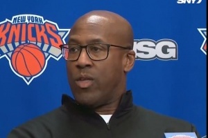 面包谈让亚布塞莱打中锋:这是个学习的过程 下半场明显更好了 面包谈让亚布塞莱打中锋:这是个学习的过程 下半场明显更好了