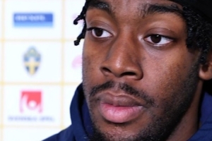 连负瑞士科索沃,伊兰加赛后致歉:只想向瑞典人民说一声对不起 连负瑞士科索沃,伊兰加赛后致歉:只想向瑞典人民说一声对不起