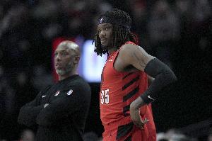 比卢普斯:罗威和塞布尔仍未能参与全场对抗训练 但恢复状态不错 比卢普斯:罗威和塞布尔仍未能参与全场对抗训练 但恢复状态不错