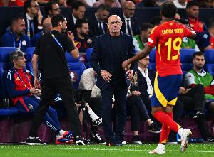 球员优先考虑俱乐部?德拉富恩特:绝无可能,球员健康永远优先 球员优先考虑俱乐部?德拉富恩特:绝无可能,球员健康永远优先