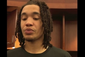 去年25号秀达迪耶:裁员压力一直都在 我只专注于篮球本身 去年25号秀达迪耶:裁员压力一直都在 我只专注于篮球本身