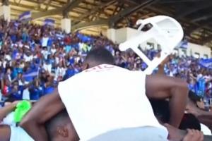 佛得角阿拉巴😂佛得角庆祝首进世界杯,球员举起白色塑料凳庆祝 佛得角阿拉巴😂佛得角庆祝首进世界杯,球员举起白色塑料凳庆祝