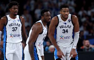 由于字母哥的超级影响力 雄鹿才会接连签下他的兄弟 由于字母哥的超级影响力 雄鹿才会接连签下他的兄弟