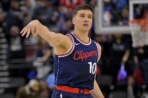 谁是主帅?记者问博格丹是否参加训练 泰伦-卢向球员本人确认 谁是主帅?记者问博格丹是否参加训练 泰伦-卢向球员本人确认