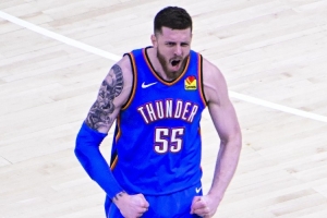 三分也有！哈滕上半场8投6中&三分2中1得到13分6板1助