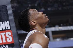 贝弗利:因为那支湖人威少的待遇变得很差 他可是历史前三后卫啊 贝弗利:因为那支湖人威少的待遇变得很差 他可是历史前三后卫啊