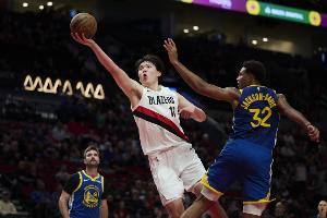 杨瀚森再战勇士仅1个掩护犯规 上场4失误6犯规&多次被吹掩护犯规 杨瀚森再战勇士仅1个掩护犯规 上场4失误6犯规&多次被吹掩护犯规