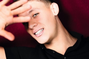 居莱尔:我完全相信阿隆索的计划,如果他让我当门将我就去买手套 居莱尔:我完全相信阿隆索的计划,如果他让我当门将我就去买手套