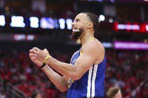 库里目前13罚12中  上赛季常规赛他单场罚球纪录是14次 库里目前13罚12中  上赛季常规赛他单场罚球纪录是14次