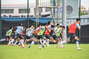 今天下午申花全队将飞赴青岛,迎接间歇期后与青岛西海岸的联赛 今天下午申花全队将飞赴青岛,迎接间歇期后与青岛西海岸的联赛