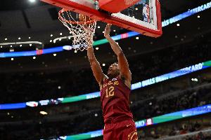 亨特撞到膝盖下半场没打!阿特金森:没必要冒这个风险 亨特撞到膝盖下半场没打!阿特金森:没必要冒这个风险