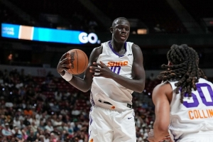 太阳主帅:马卢阿奇为我们设定了新标杆 他不会一整场都表现糟糕 太阳主帅:马卢阿奇为我们设定了新标杆 他不会一整场都表现糟糕