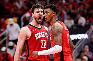 小贾巴里:联盟之前都打小球战术 现在好像又要回归双塔阵容了 小贾巴里:联盟之前都打小球战术 现在好像又要回归双塔阵容了