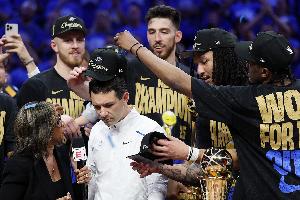 老里:雷霆年轻人愿意投身球队成长 戴格诺特取得的成绩让人惊叹 老里:雷霆年轻人愿意投身球队成长 戴格诺特取得的成绩让人惊叹