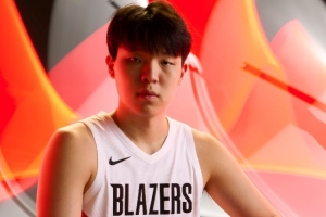 鲁媒:杨瀚森对于高强度比赛的适应程度越来越高 他没让球迷失望 鲁媒:杨瀚森对于高强度比赛的适应程度越来越高 他没让球迷失望