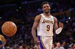 还行!布朗尼替补出战23分钟 8投3中得7分3板2助1断1帽 还行!布朗尼替补出战23分钟 8投3中得7分3板2助1断1帽