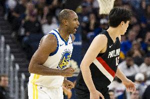 老伙夫累够呛!霍福德上半场5中1&正负值-7 对位的根森合砍14+15 老伙夫累够呛!霍福德上半场5中1&正负值-7 对位的根森合砍14+15